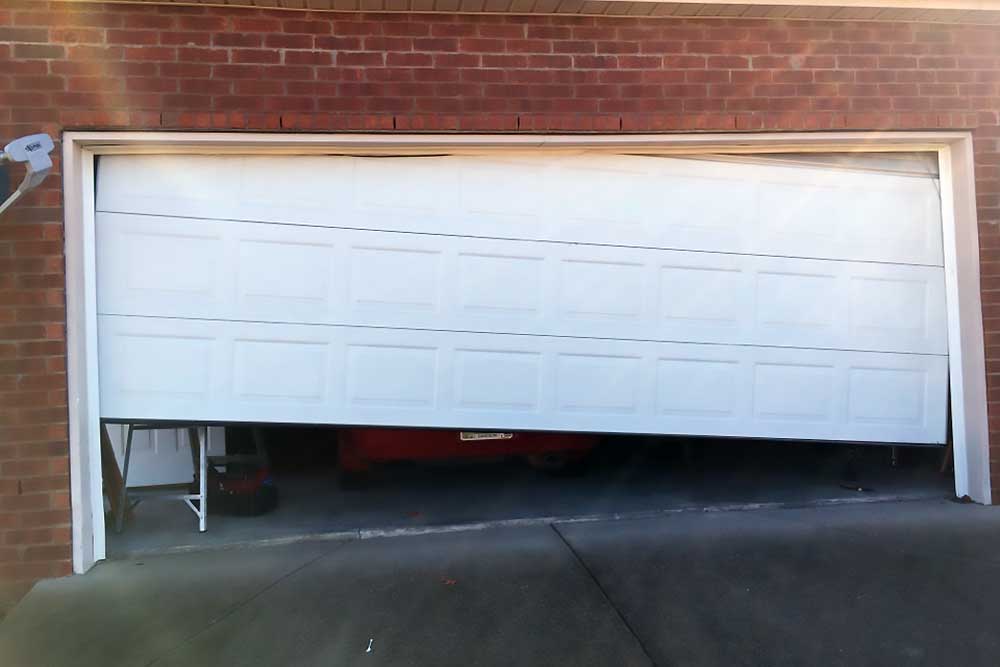 Off Track Garage Door Repair in Green Bay & Appleton